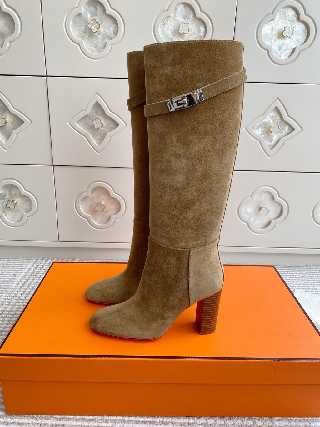 HERMES 25S TALL BOOTS 90 MM IN WARM BEIGE GOLD SUEDE