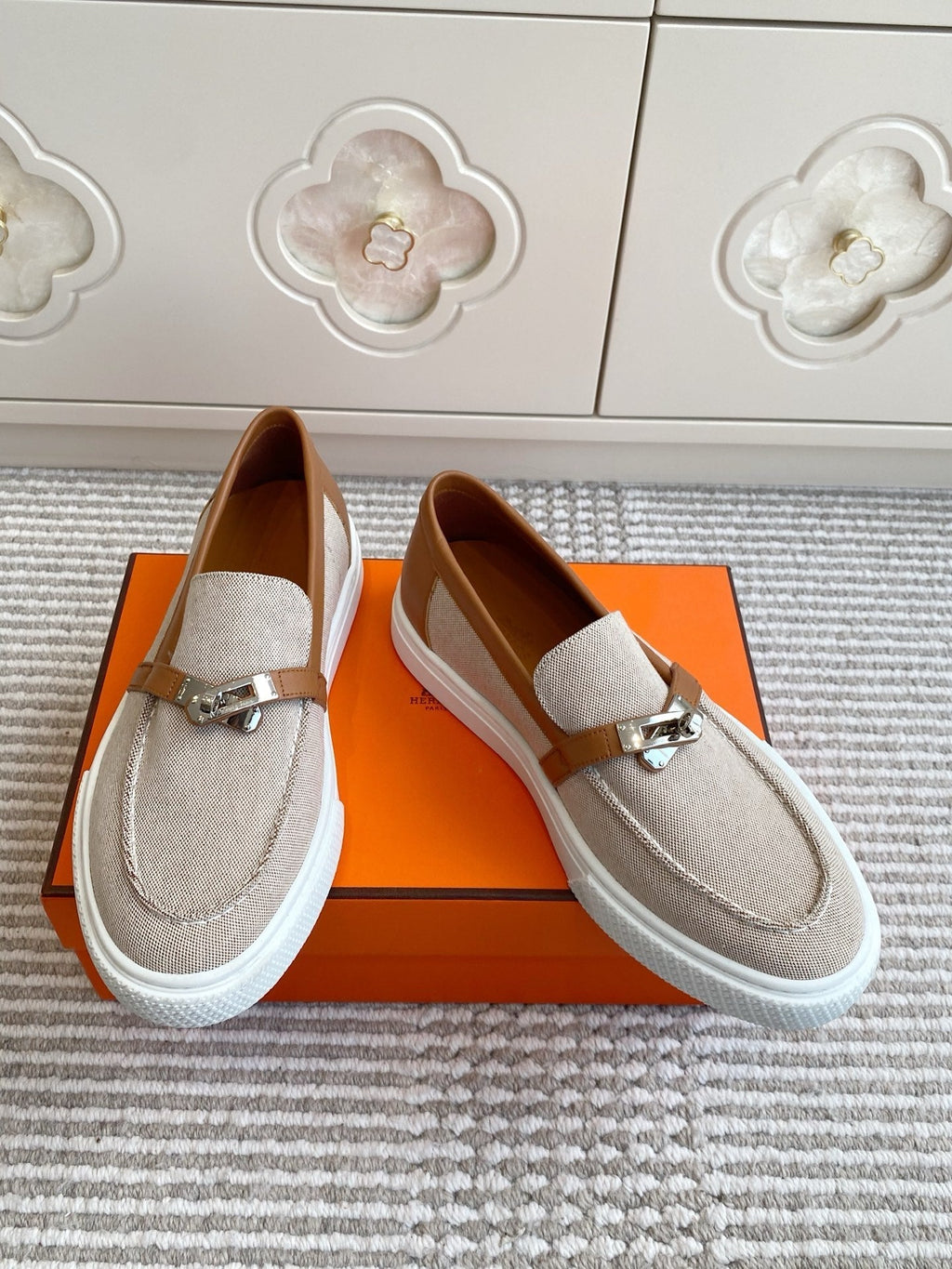 HERMES 25S SLIP-ON IN LIGHT BEIGE CANVAS AND BROWN LAMBSKIN WITH SILVER HARDWARE