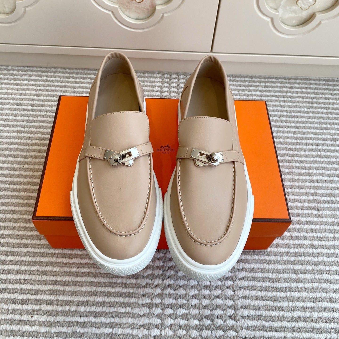 HERMES 25S SLIP-ON IN BEIGE LAMBSKIN WITH SILVER HARDWARE