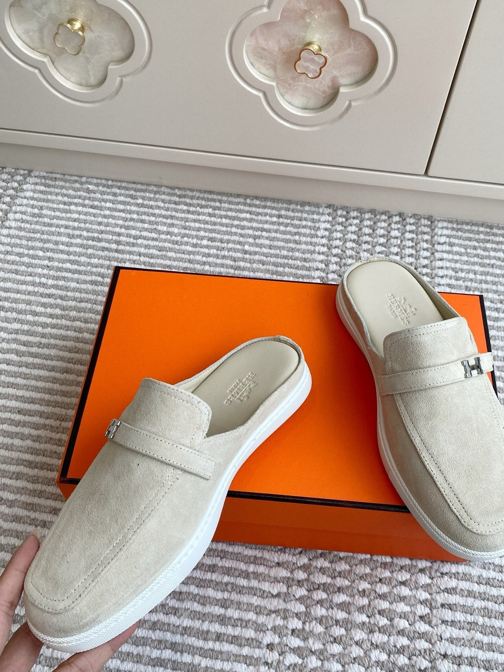HERMES 25S MULES IN CREAM WHITE SUEDE WITH SILVER HARDWARE