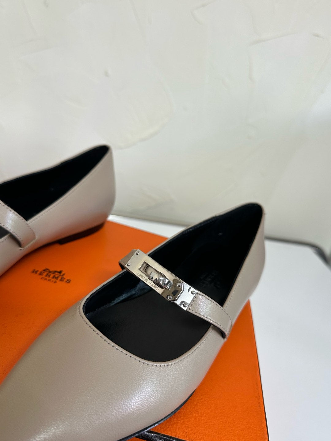 HERMES KIARA FLAT PUMP IN KHAKI BROWN CALFSKIN