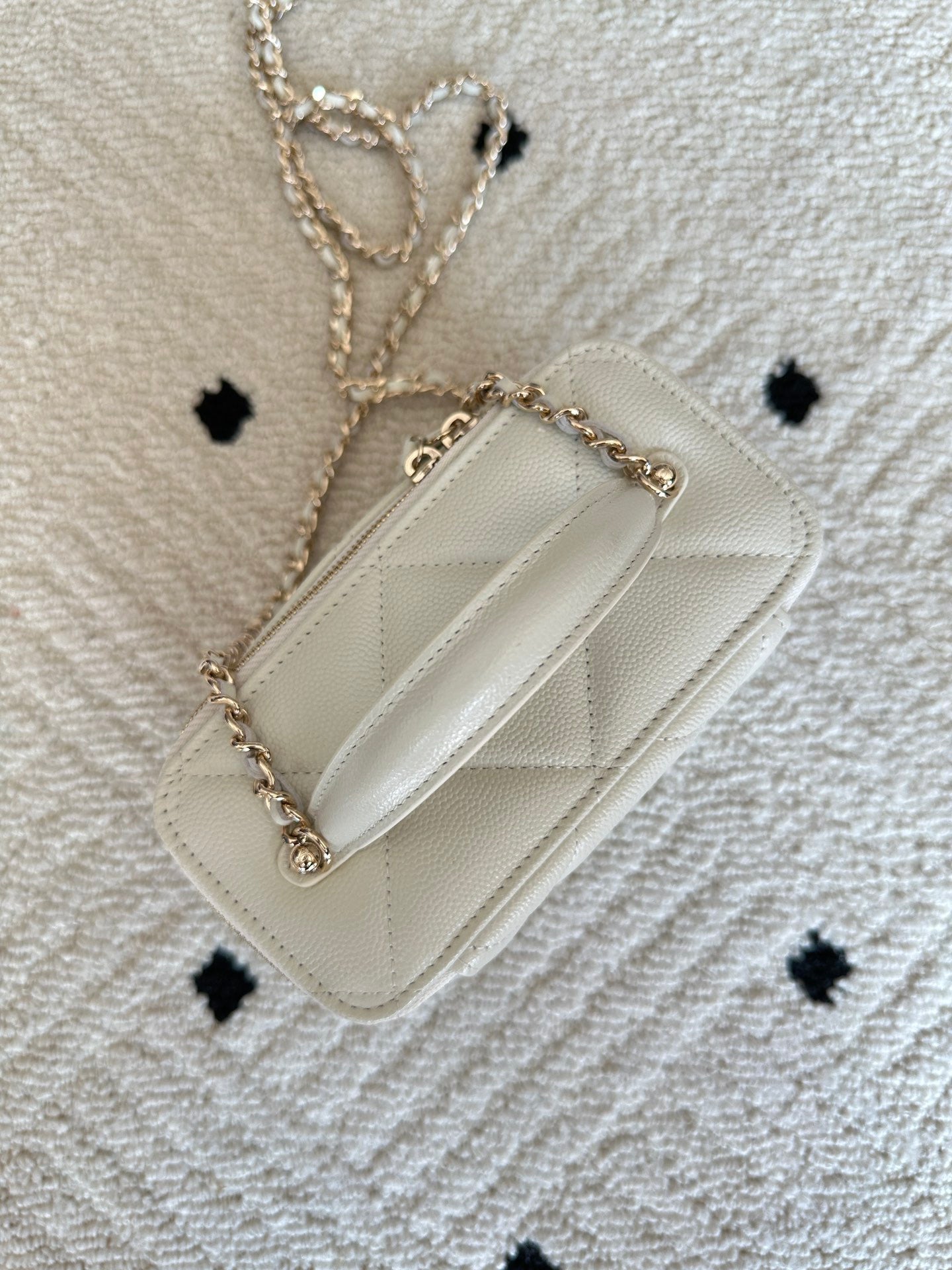 CHANEL 25S VANITY BAG 17 IN WHITE CAVIAR LEATHER WITH GOLD HARDWARE