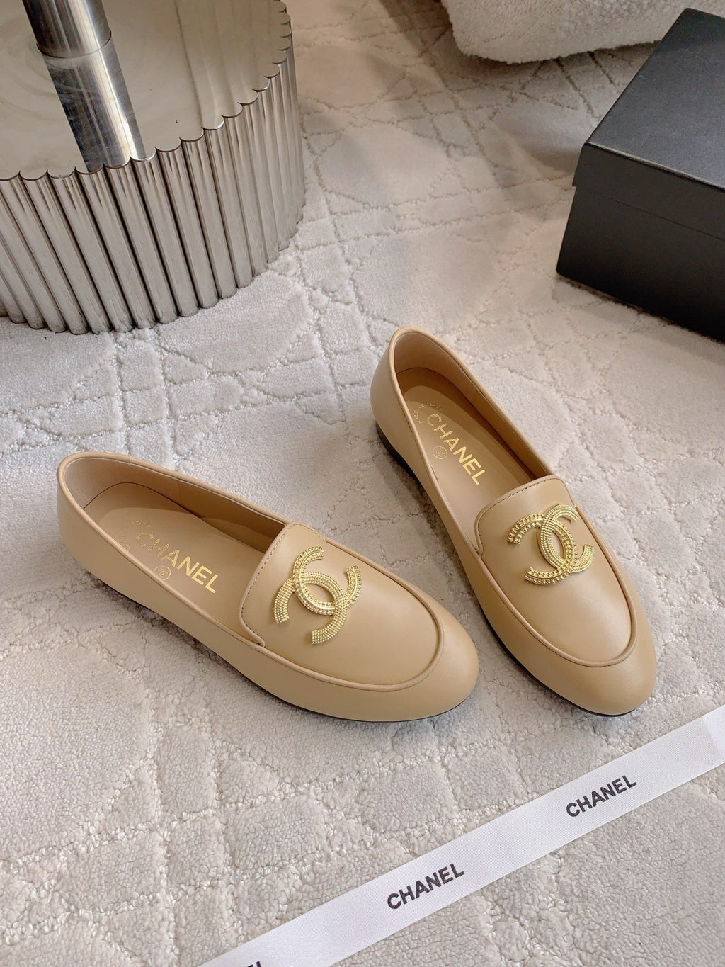 CHANEL 25S LOAFERS WITH LARGE LOGO IN LIGHT CARAMEL CALFSKIN GOLD HARDWARE
