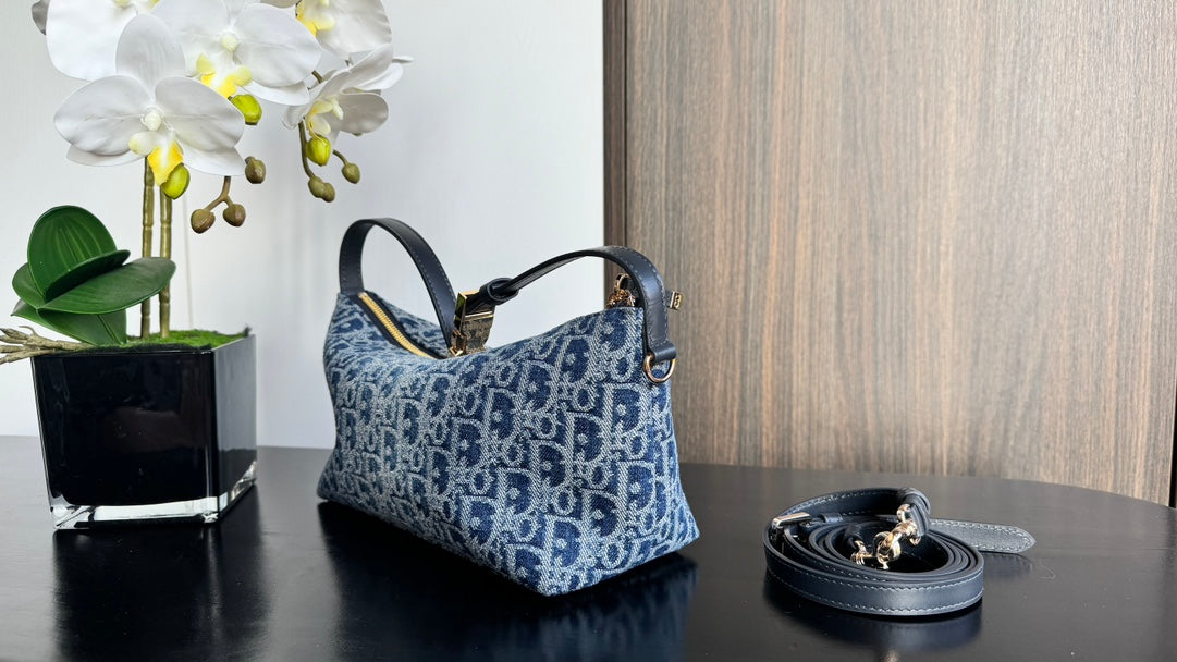 DIOR TRAVEL NOMAD POUCH 22 IN BLUE MONOGRAM OBLIQUE JACQUARD