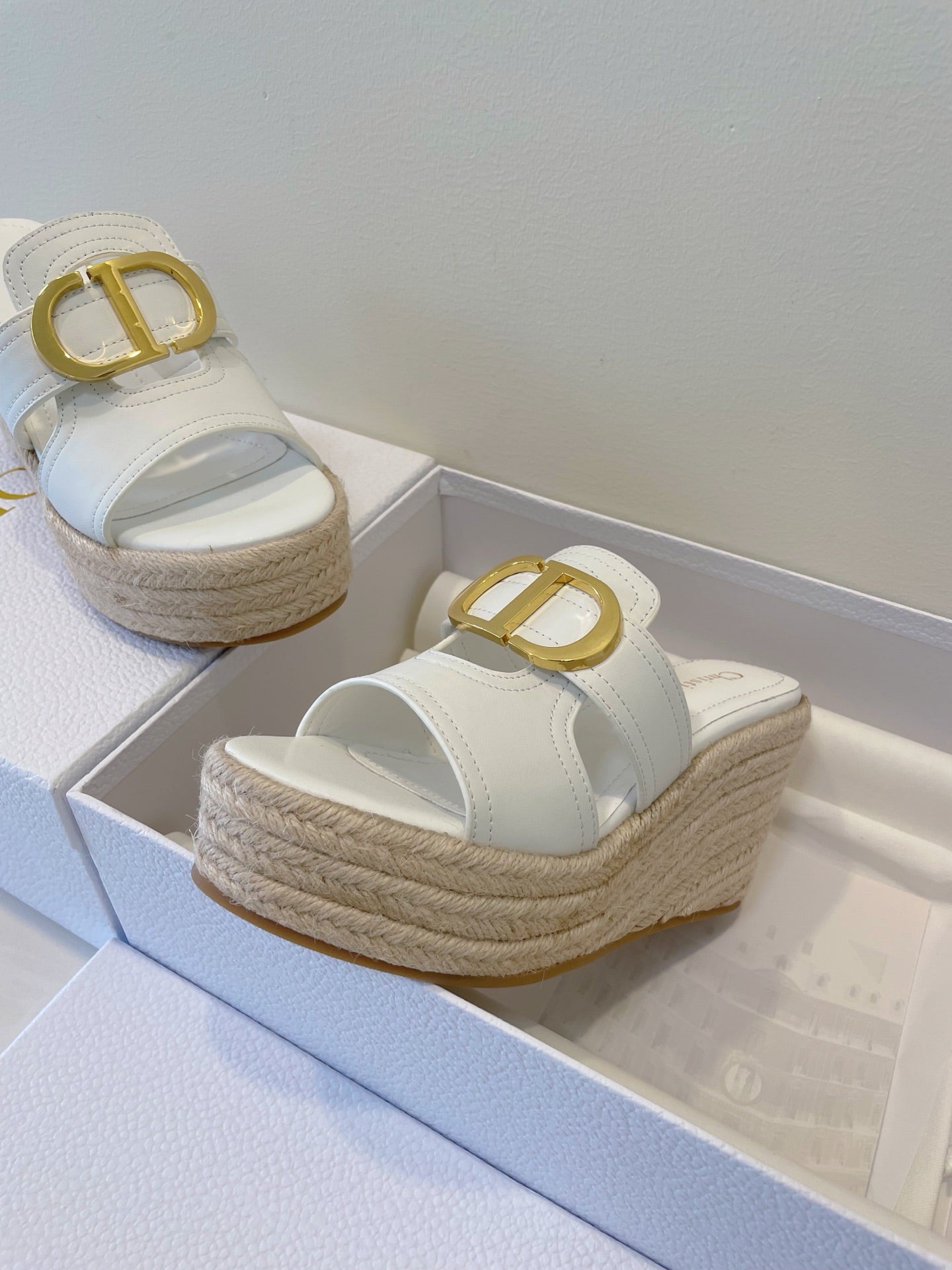 DIOR MONTAIGNE WEDGE SLIDE 95MM IN WHITE CALFSKIN