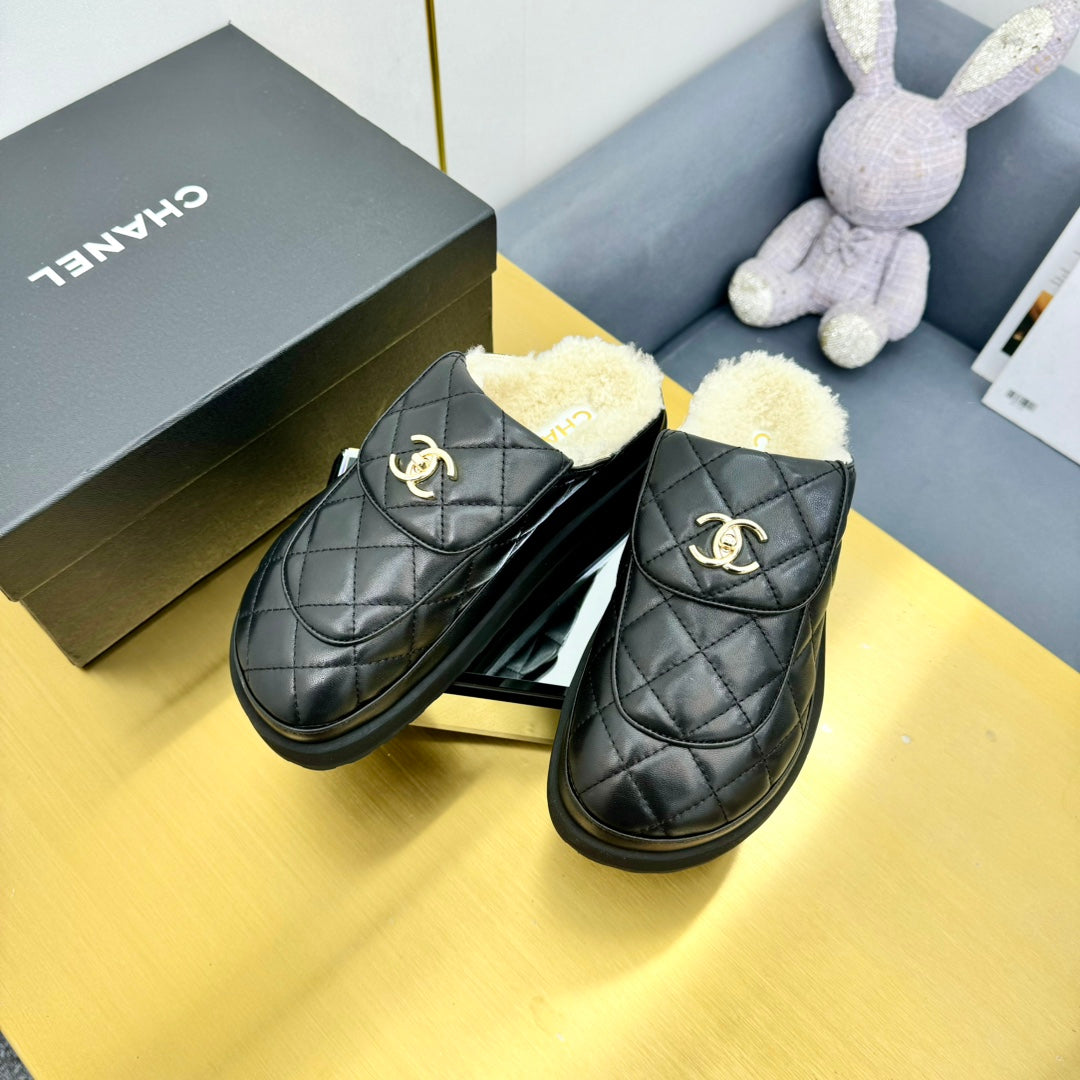 CHANEL THICK-SOLED SLIDE IN BLACK LAMBSKIN AND WOOL LINING