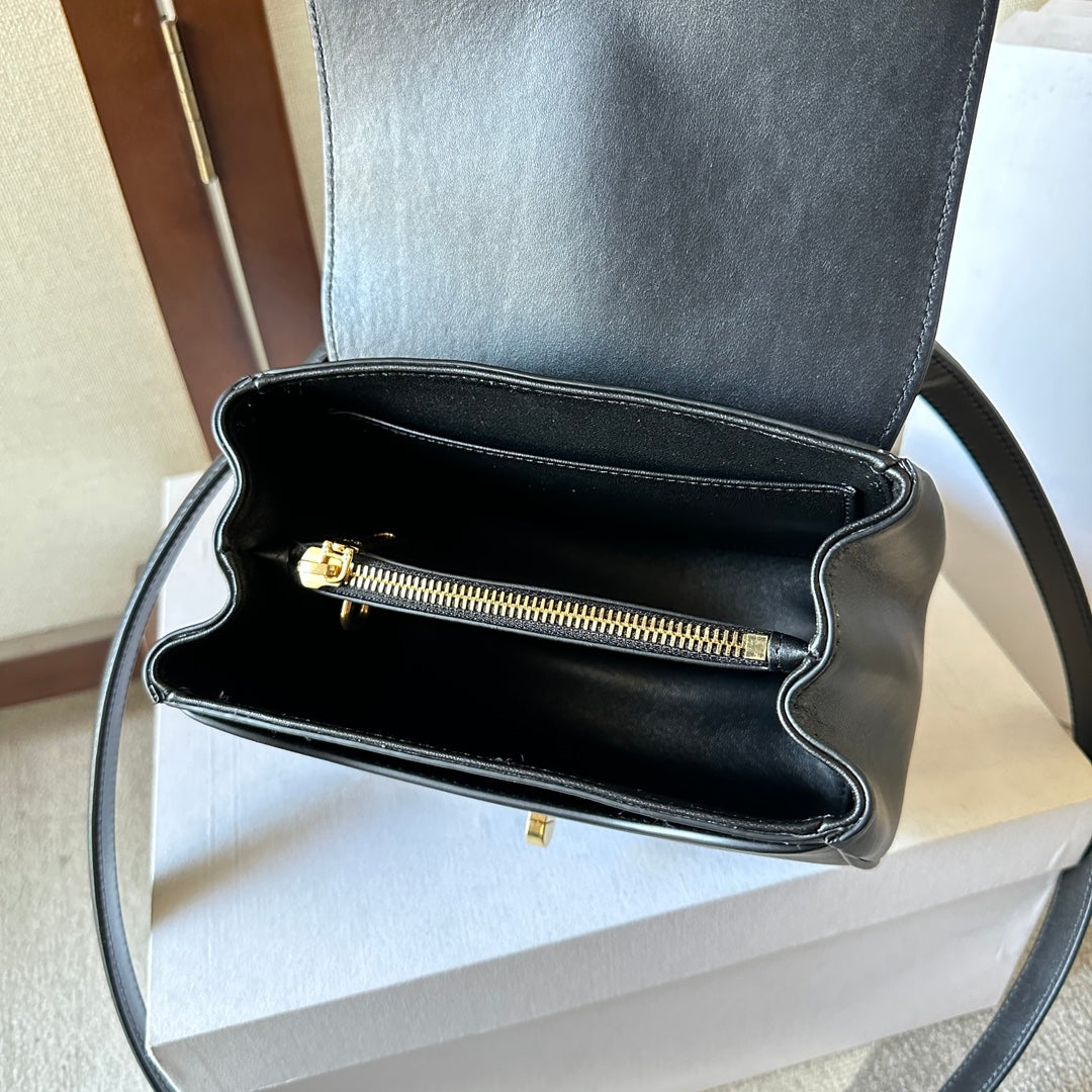 CELINE CLASSIQUE BAG 17 IN BLACK CALFSKIN GOLD HARDWARE