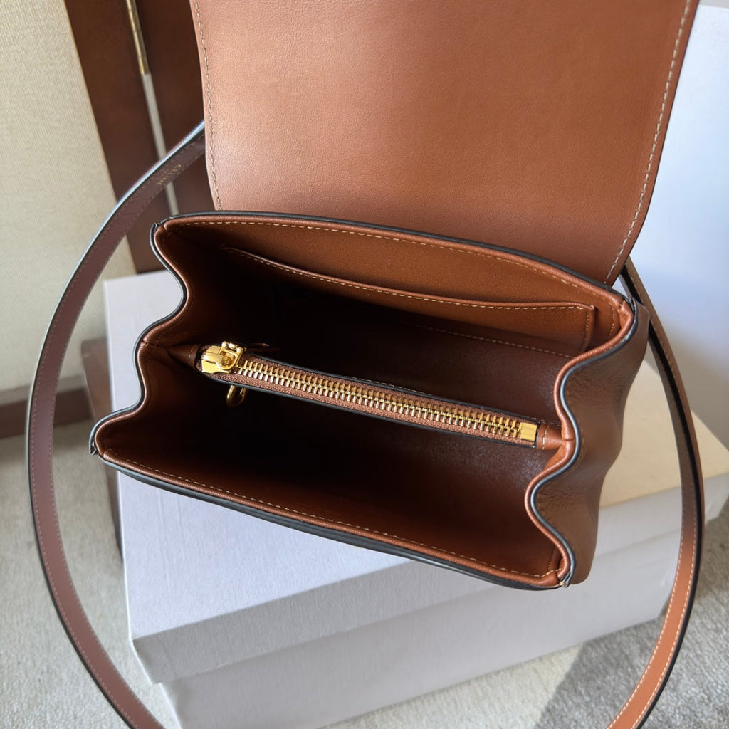 CELINE CLASSIQUE BAG 17 IN NUTMEG BROWN CALFSKIN GOLD HARDWARE