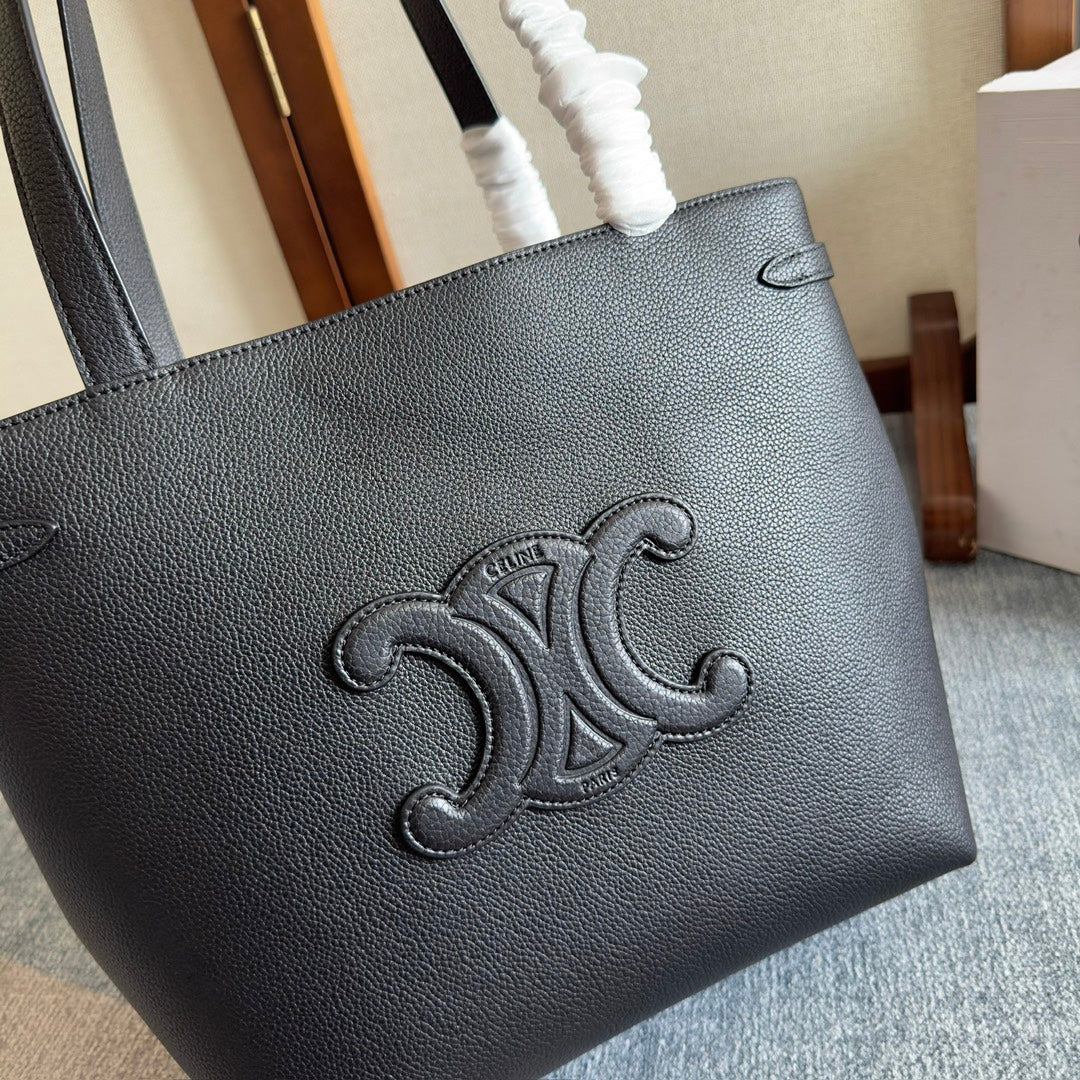 CELINE SMALL CABAS ANAÏS CUIR TRIOMPHE 28 IN BLACK GRAINED CALFSKIN