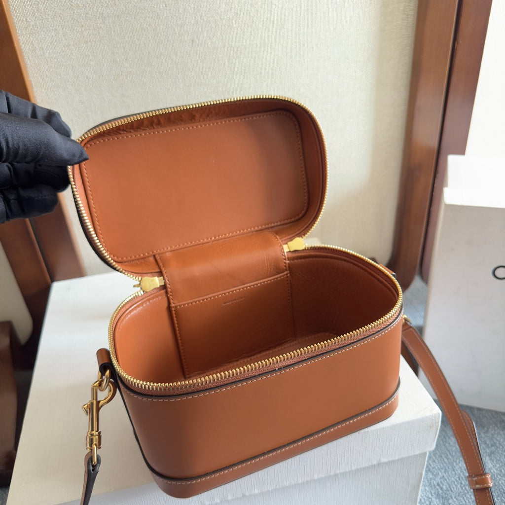 CELINE VANITY 18 IN SADDLE BROWN SMOOTH CALFSKIN GOLD HARDWARE