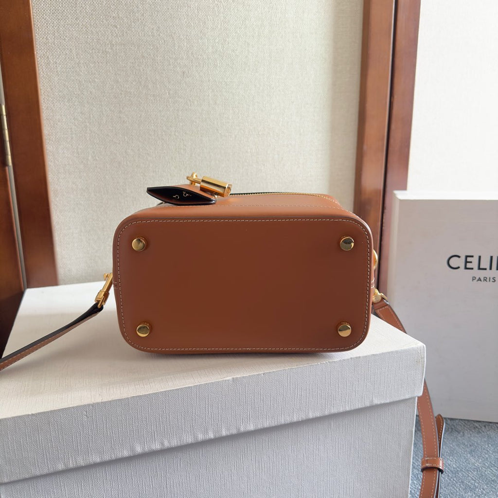 CELINE VANITY 18 IN SADDLE BROWN SMOOTH CALFSKIN GOLD HARDWARE