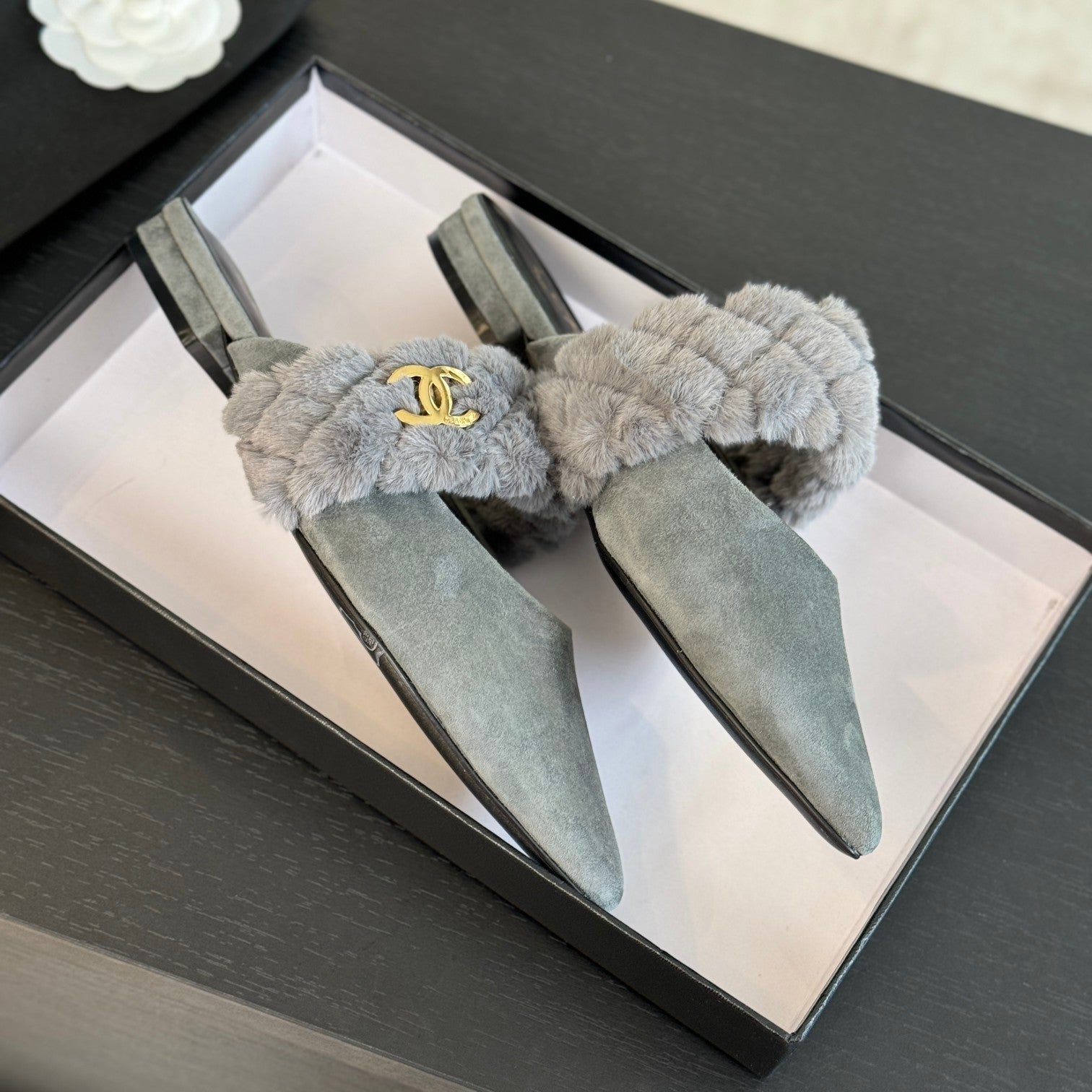 CHANEL MULE IN ASH GREY SMOOTH FLEECE WITH GOLD HARDWARE