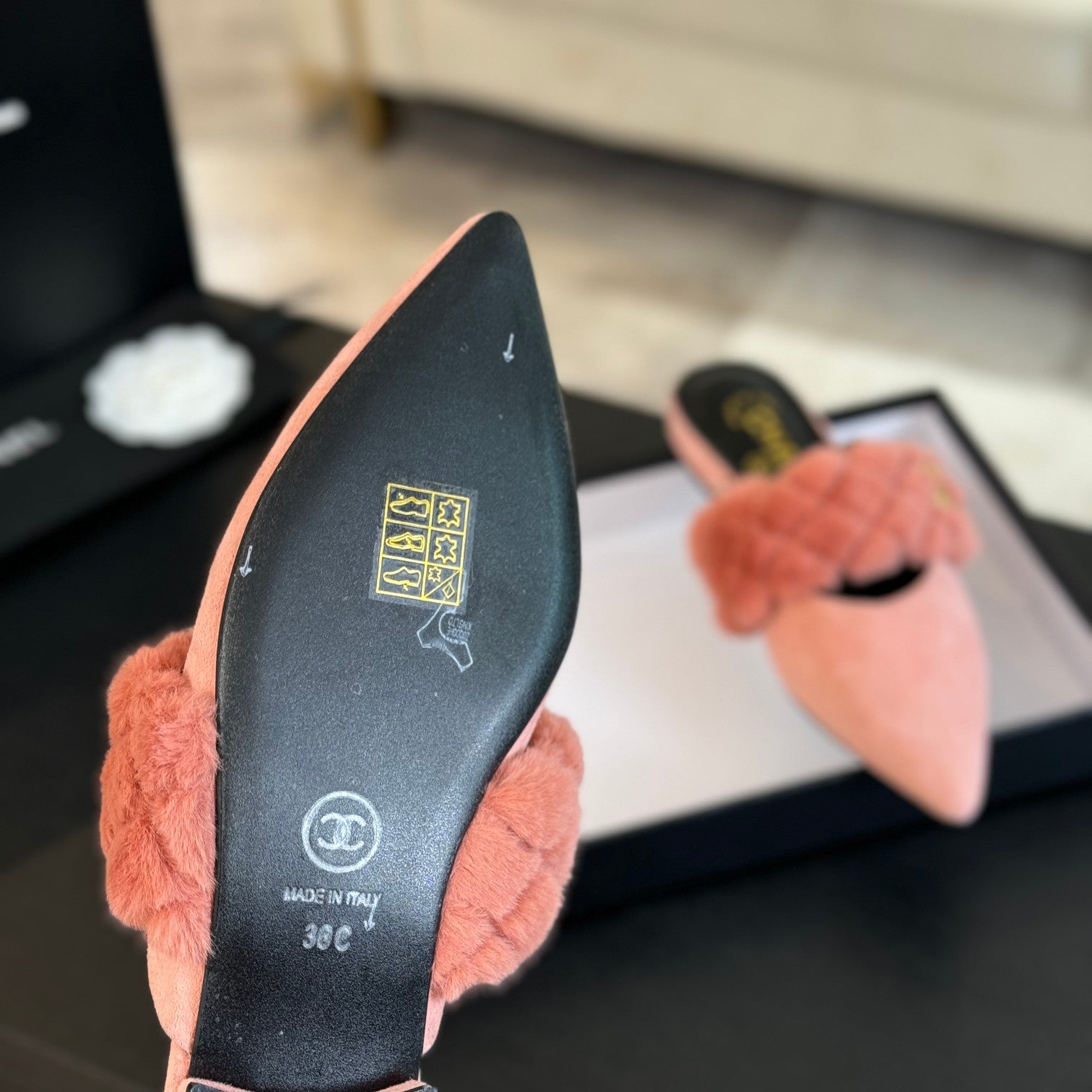 CHANEL MULE IN LIGHT PINK SMOOTH FLEECE WITH GOLD HARDWARE
