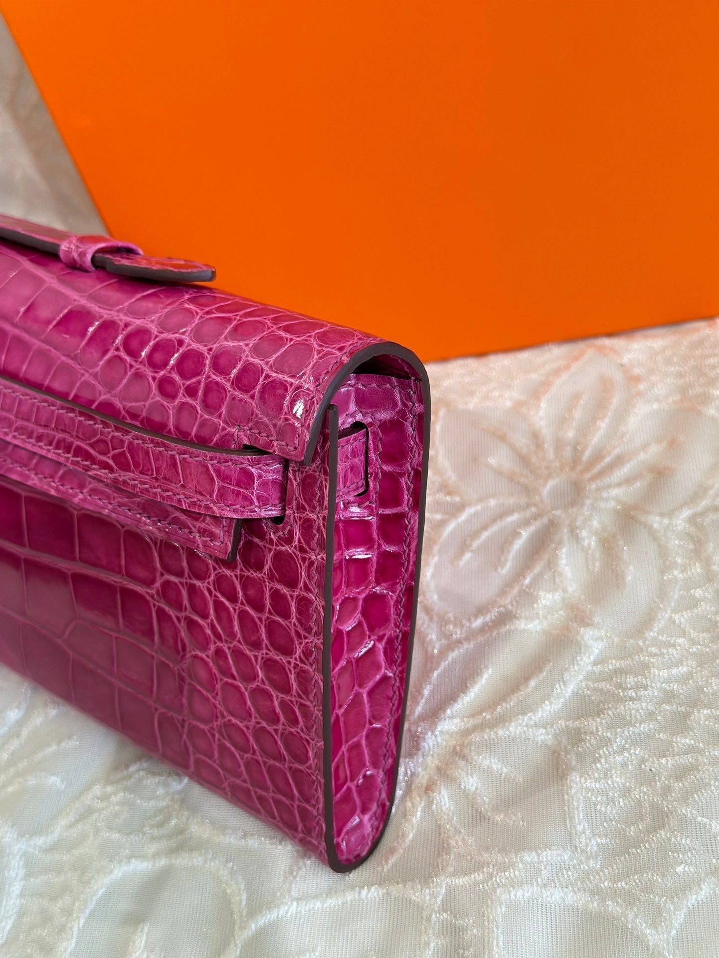 HERMES KELLY CUT 31 IN MAGENTA PURPLE SHINNY ALLIGATOR LEATHER WITH SILVER HARDWARE