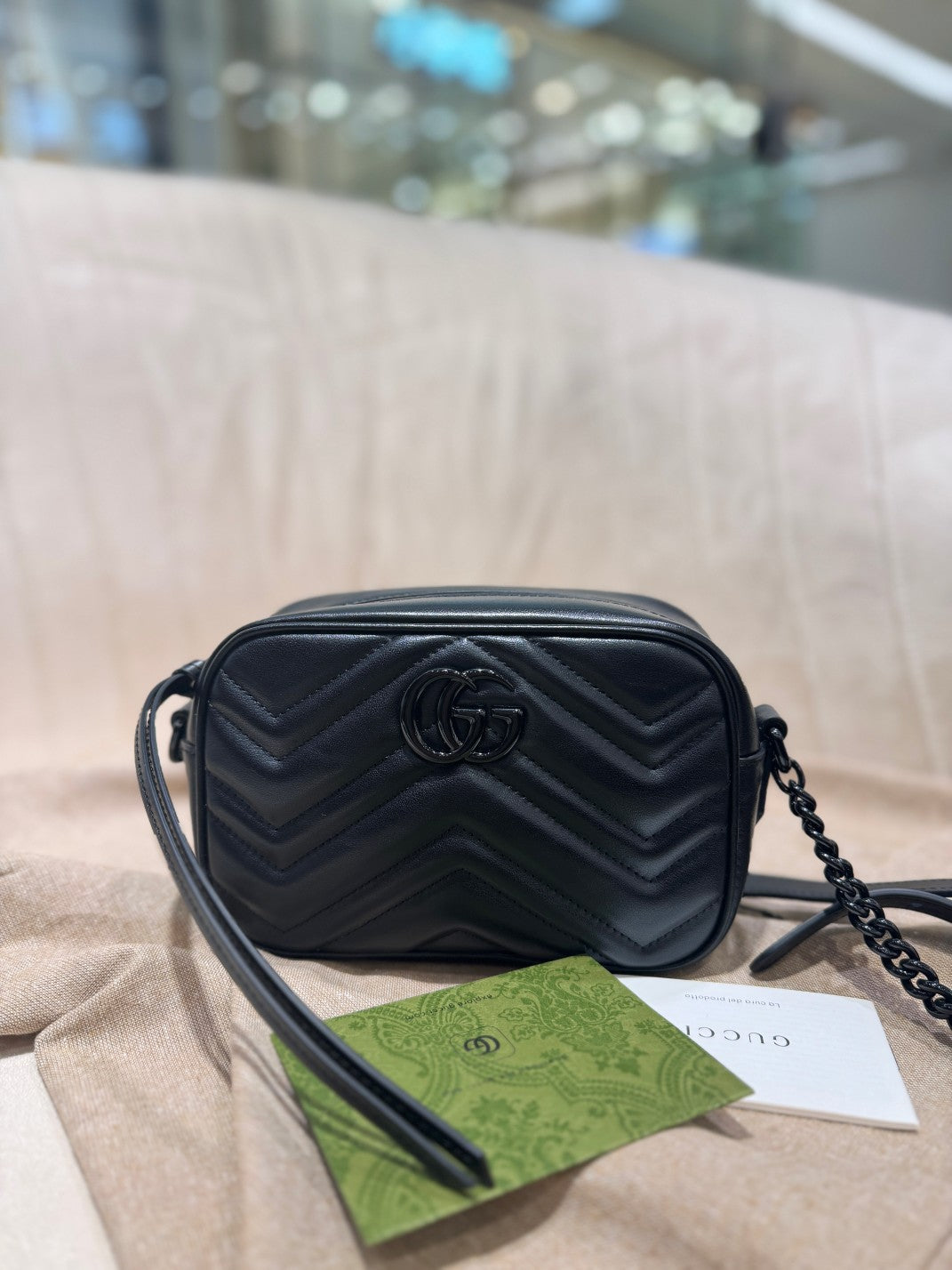 GUCCI MINI 18 MARMONT MATELASSÉ SHOULDER BAG BLACK CALFSKIN