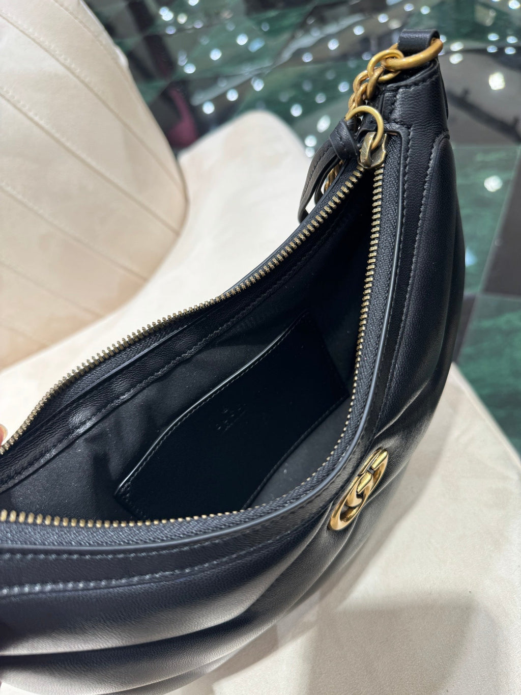 GUCCI SMALL 26 MARMONT BAG IN BLACK CALFSKIN