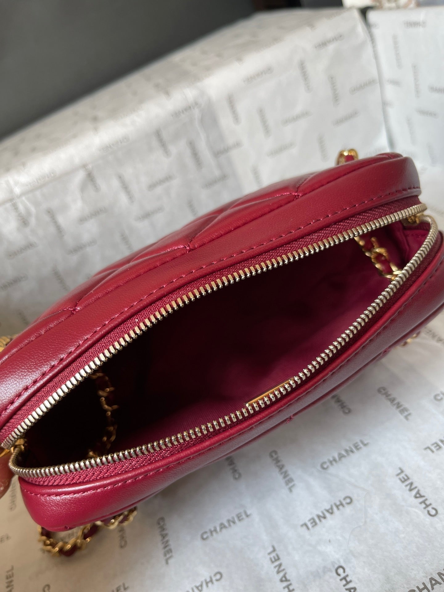 CHANEL CAMERA BAG 18 IN RED QUILTED LAMBSKIN DOUBLE C GOLD COIN