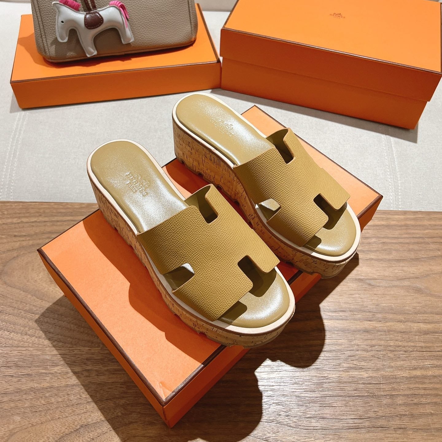 HERMES 25S HIGH WEDGE SANDALS IN LIGHT BROWN LAMBSKIN STYLE 2