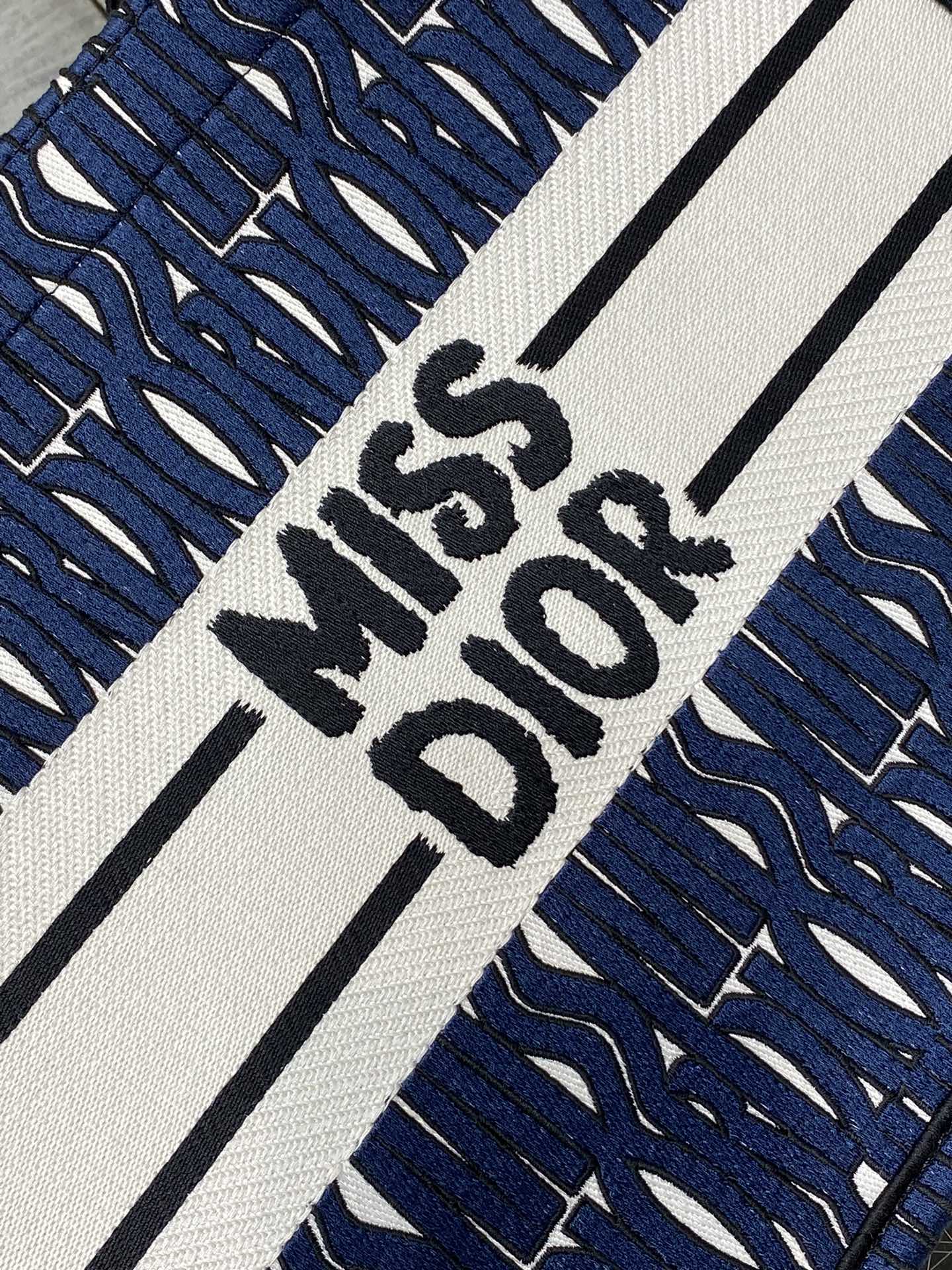 DIOR MISS MEDIUM TOTE 36 IN WHITE MIX DEEP COVE BLUE CANVAS