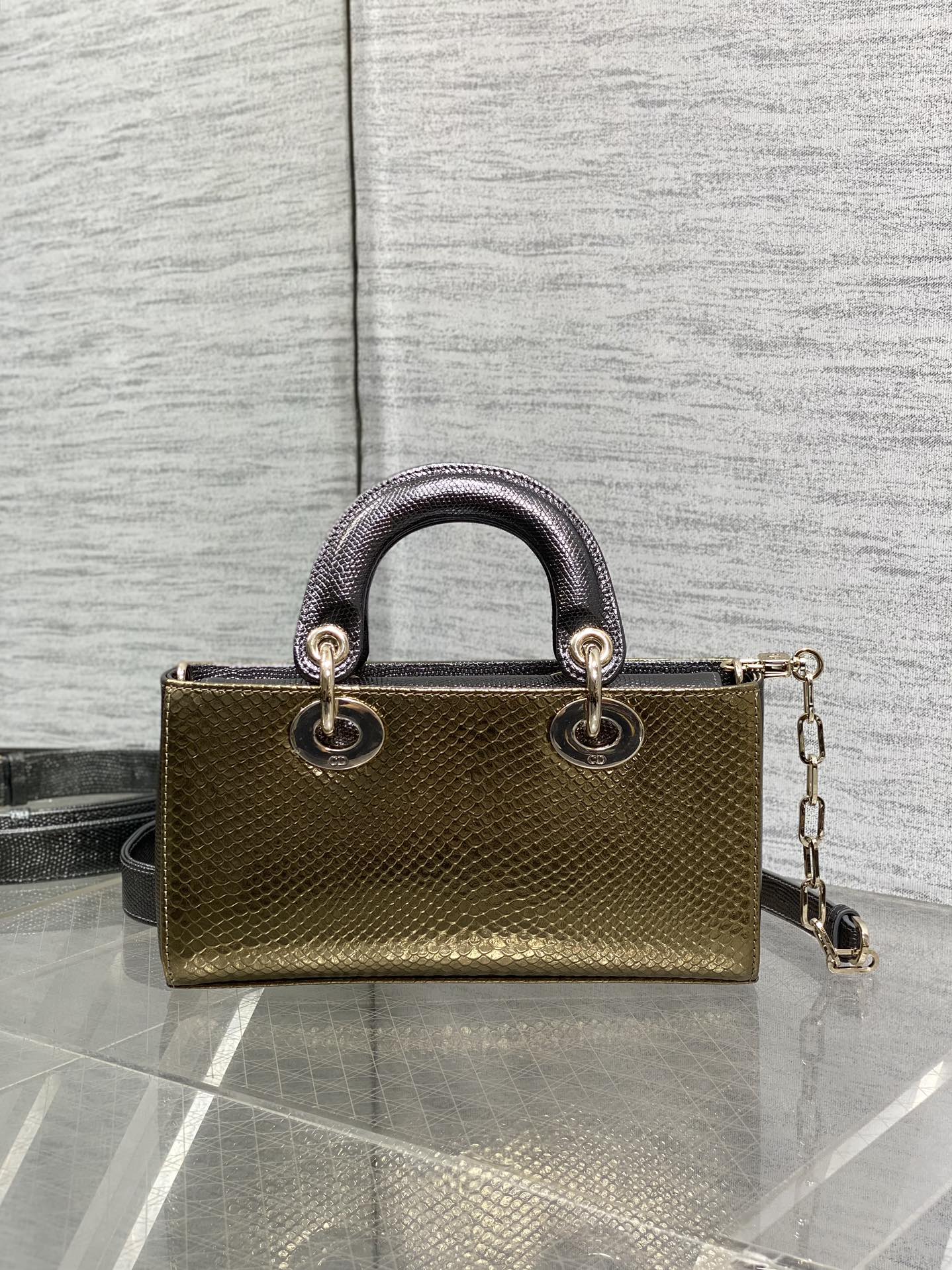 DIOR MEDIUM 22 LADY BAG IN GOLD METALLIC LAMBSKIN
