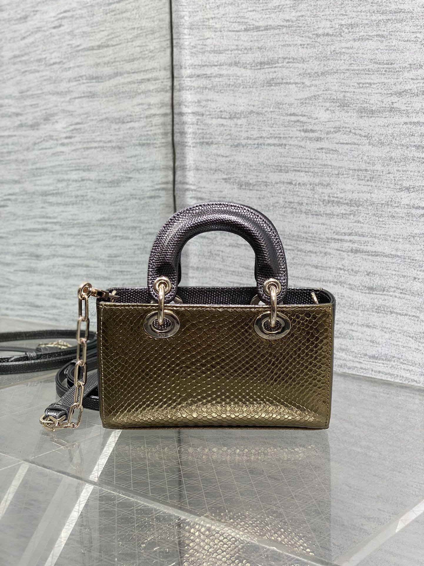 DIOR MEDIUM 16 LADY BAG IN GOLD METALLIC LAMBSKIN