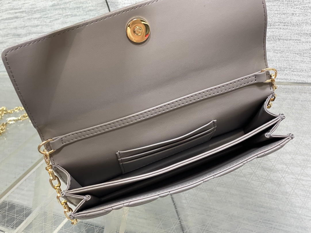 DIOR 25S  TALK PHONE POUCH 21 IN DIRTY LILAC CANNAGE LAMBSKIN GOLD HARDWARE