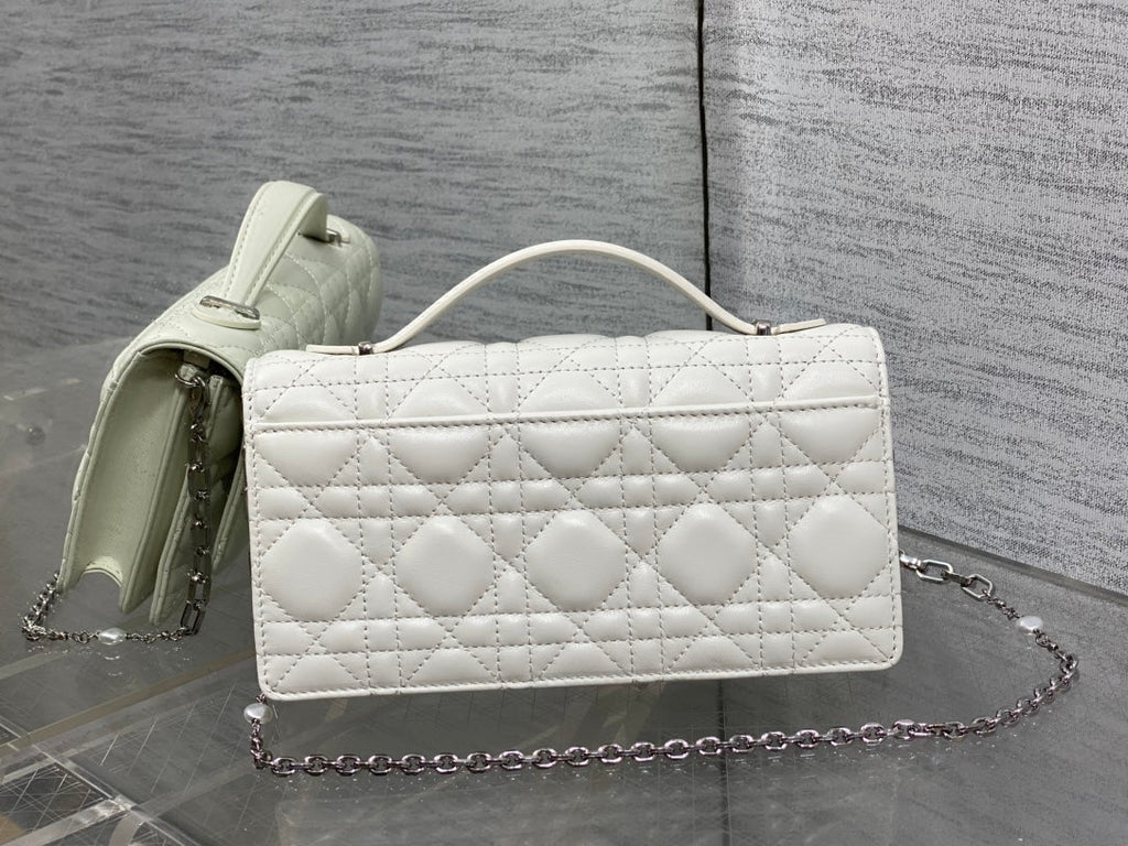 DIOR 25S  TALK PHONE POUCH 21 IN WHITE CANNAGE LAMBSKIN SILVER HARDWARE