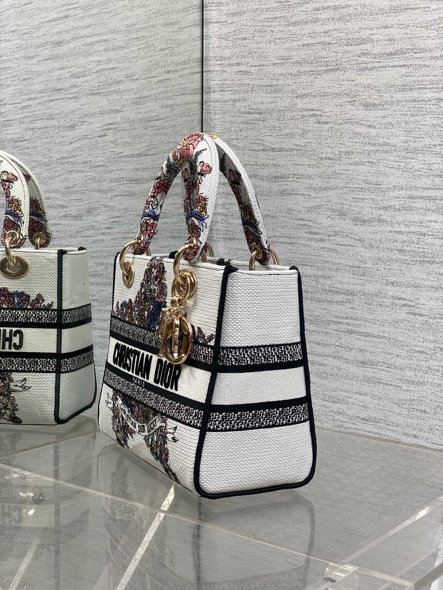 DIOR 25S SMALL LADY D-LITE BAG 24 IN WHITE RED  STAR EMBROIDERY
