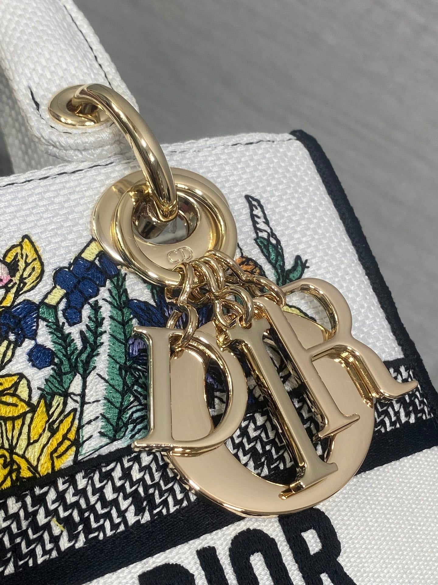 DIOR 25S SMALL LADY D-LITE BAG 24 IN WHITE  FLOWERS CALENDAR ALLOVER EMBROIDERY