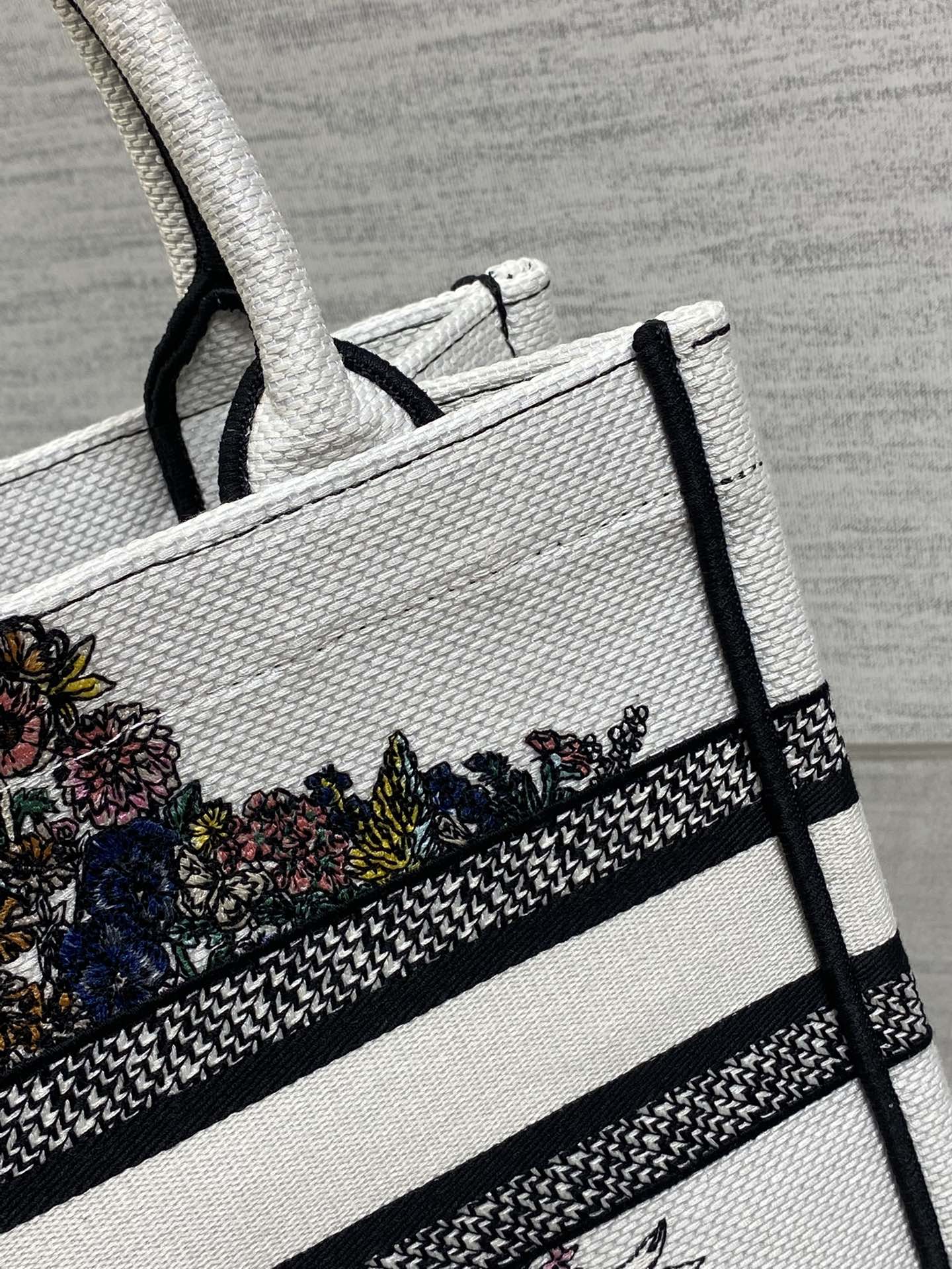 DIOR 25S LUCKY SMALL DIOR BOOK TOTE 26 IN WHITE MULTICOLOR DIOR STAR EMBROIDERY