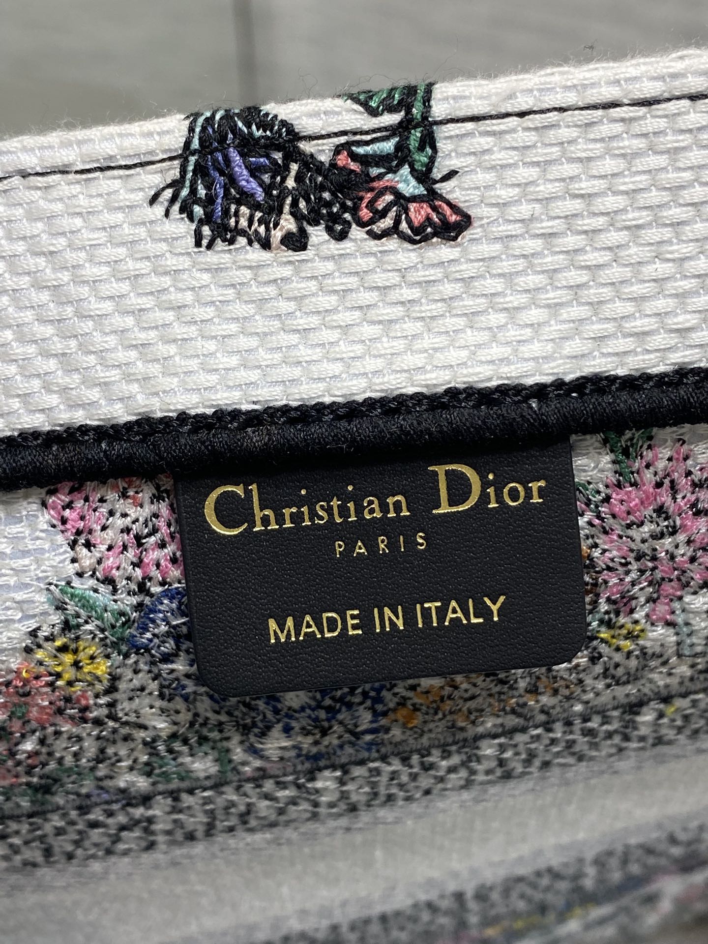 DIOR 25S LUCKY SMALL DIOR BOOK TOTE 26 IN WHITE MULTICOLOR DIOR STAR EMBROIDERY