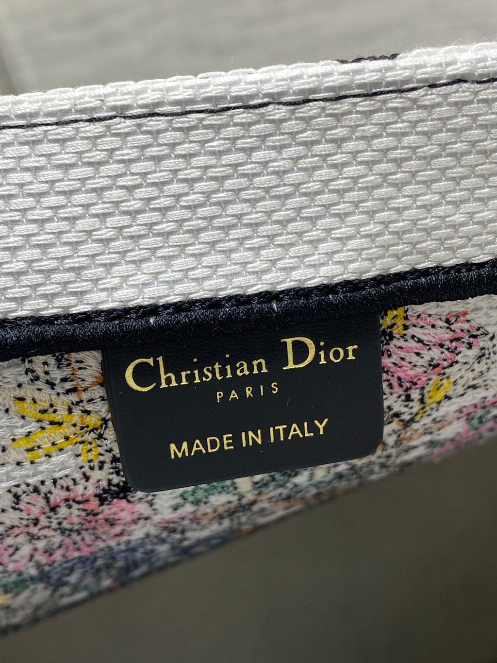 DIOR 25S LUCKY LARGE DIOR BOOK TOTE 42 IN WHITE MULTICOLOR DIOR STAR EMBROIDERY