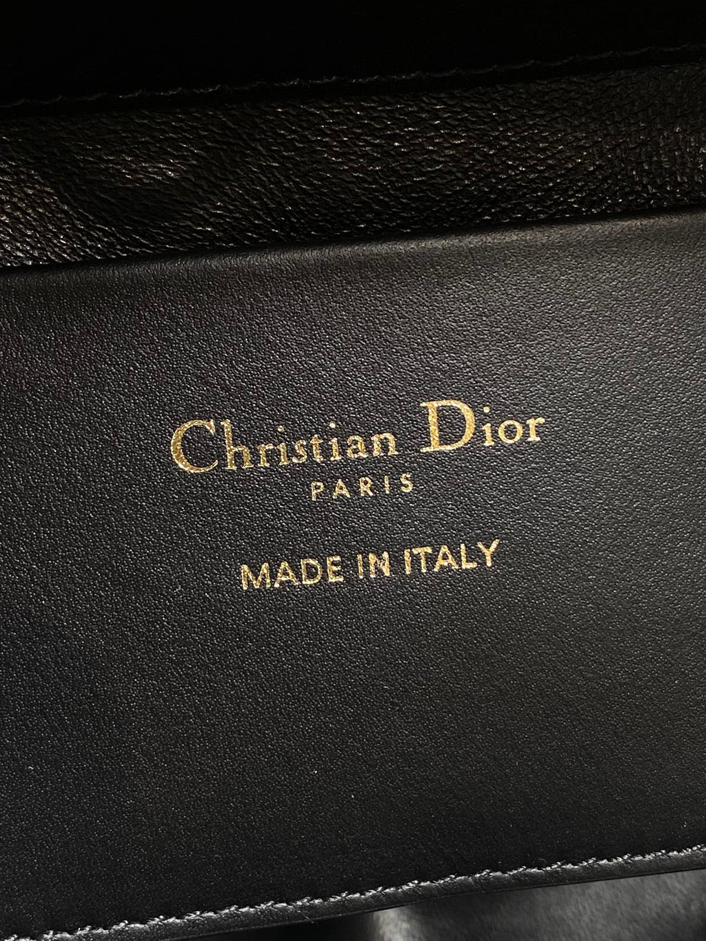 DIOR 25S TOUJOURS VERTICAL TOTE BAG 18 IN BLACK CALFSKIN WITH CHARM BRACELET STRAP