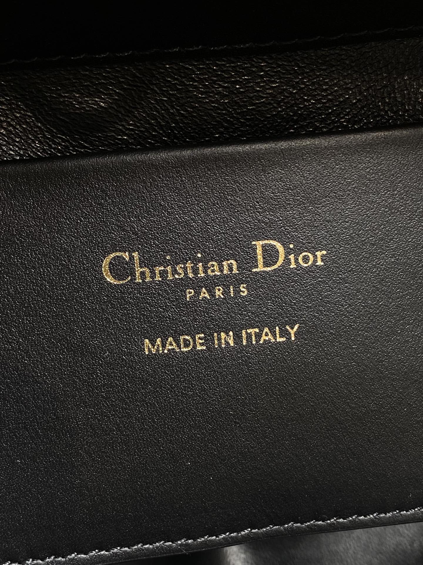 DIOR 25S TOUJOURS VERTICAL TOTE BAG 18 IN BLACK CALFSKIN WITH CHARM BRACELET STRAP