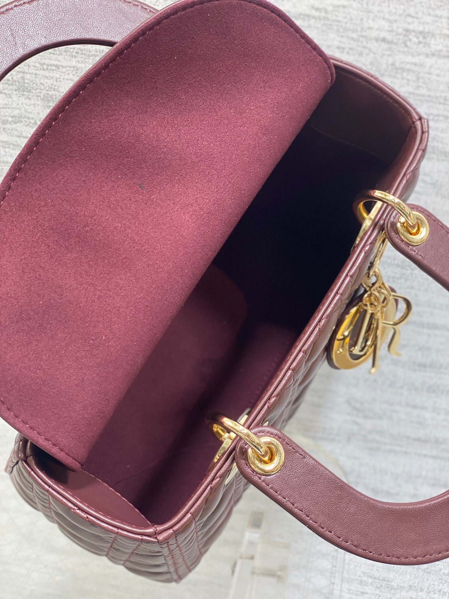 DIOR 25S MEDIUM LADY BAG 24 IN BURGUNDY CALFSKIN GOLD HARDWARE