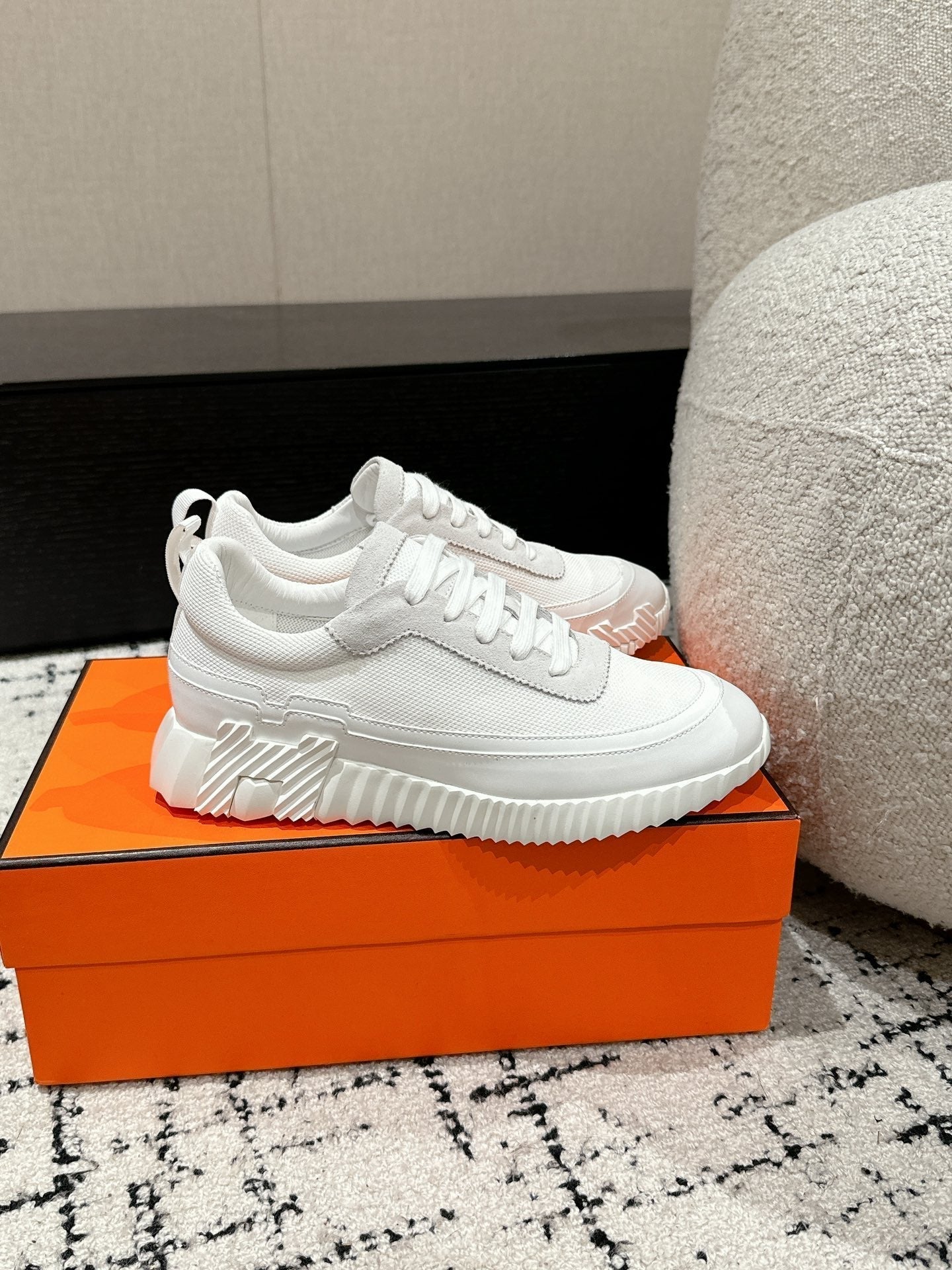 HERMES BOUNCING SNEAKER IN WHITE CALFSKIN AND FABRIC