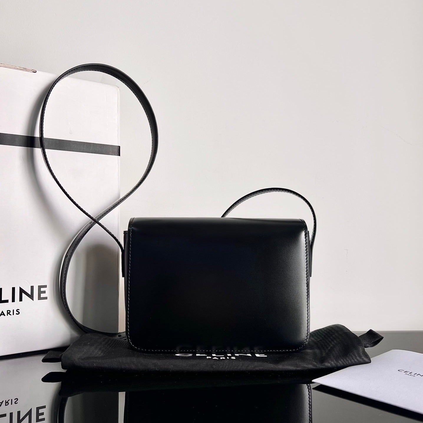 CELINE CLASSIQUE TRIOMPHE 22 BLACK SMOOTH CALFSKIN