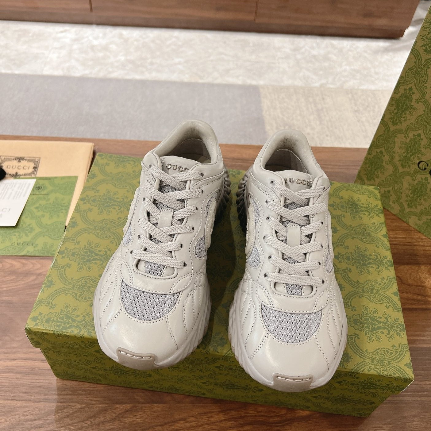 GUCCI RIPPLE SNEAKER CLOUD GRAY