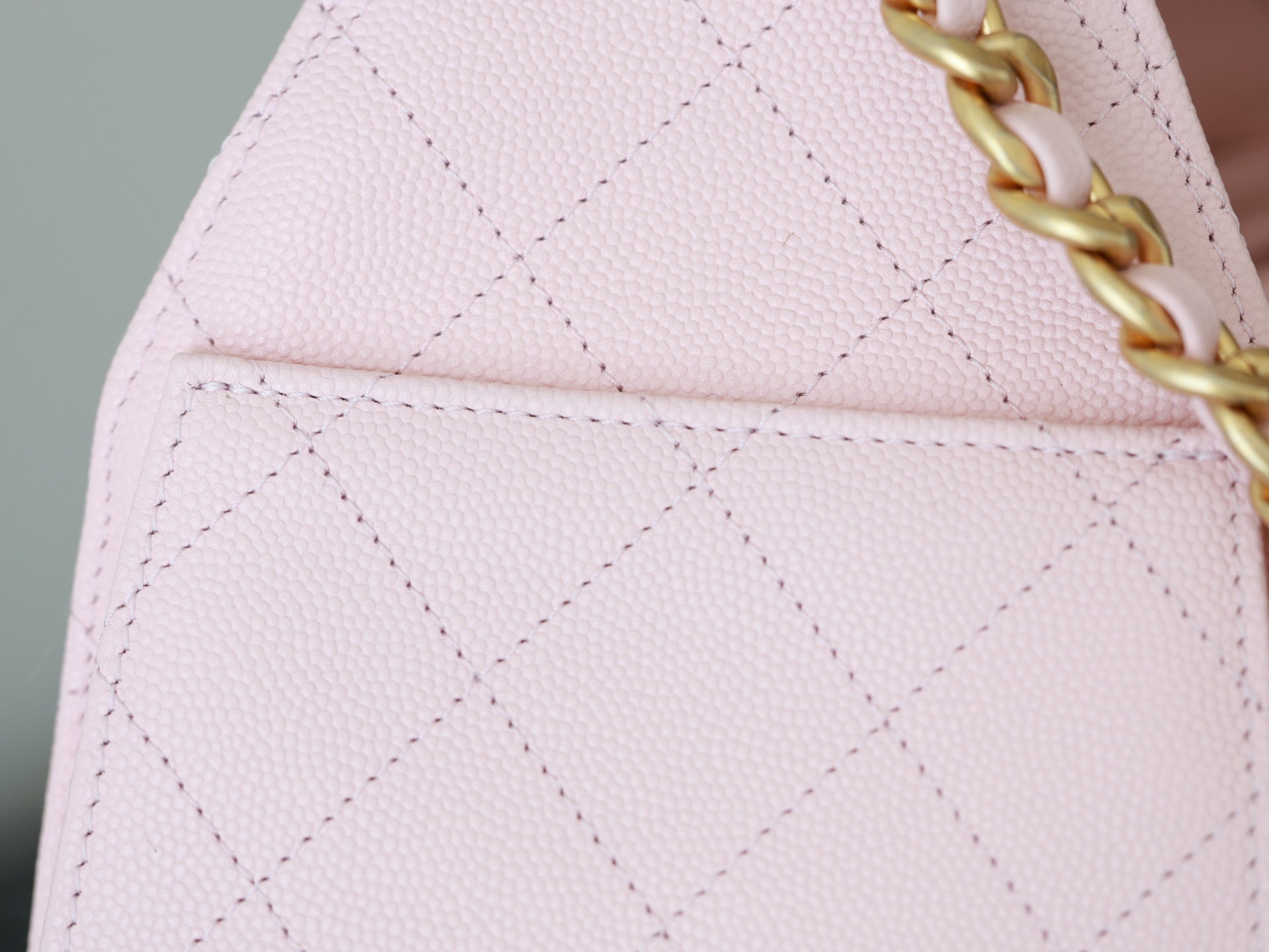 CHANEL 25S HOBO BAG 30 CM IN LIGHT PINK LAMBSKIN WITH GOLD HARDWARE
