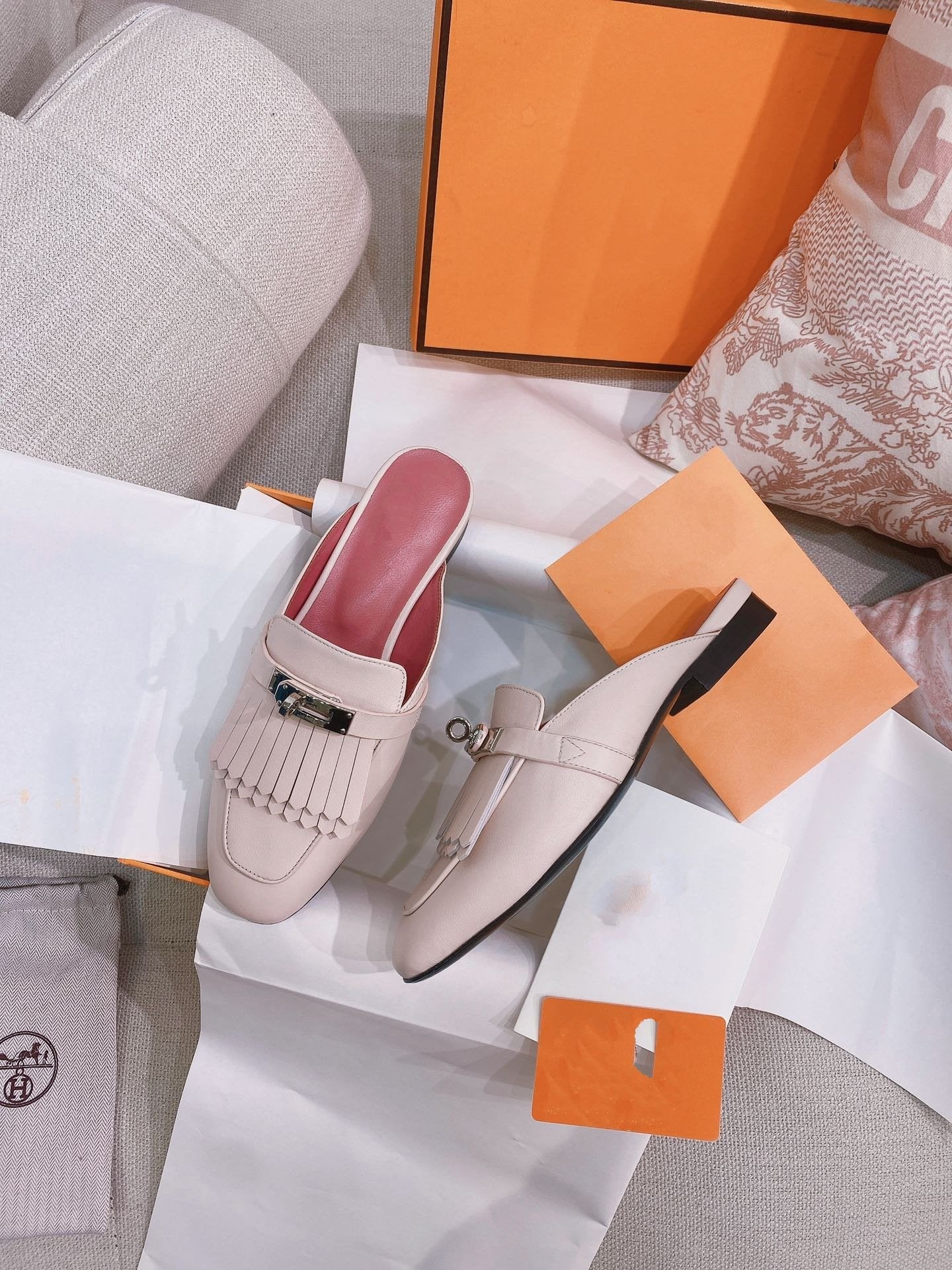 HERMES 0Z Mule Fringed Light Pink