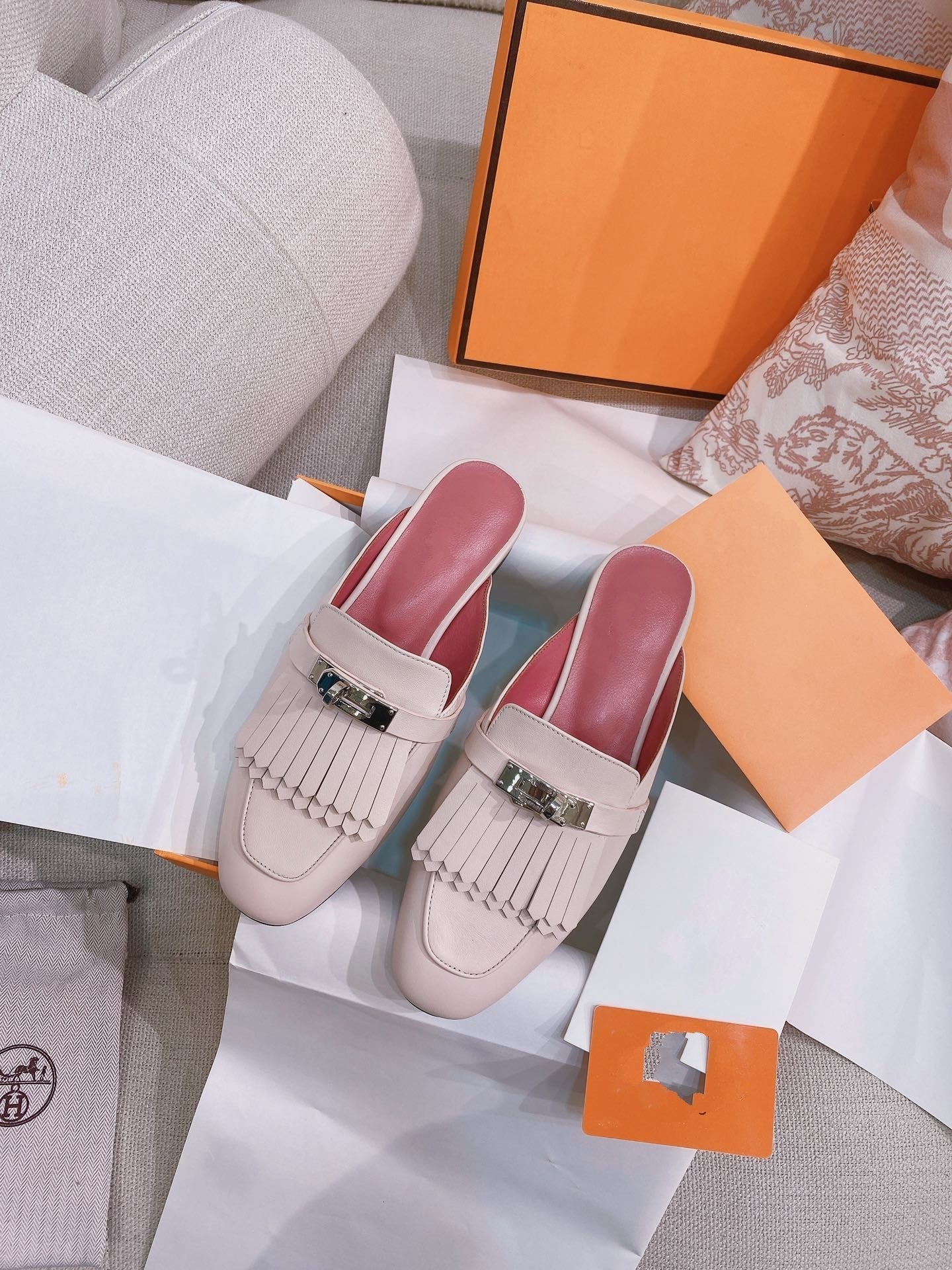 HERMES 0Z Mule Fringed Light Pink