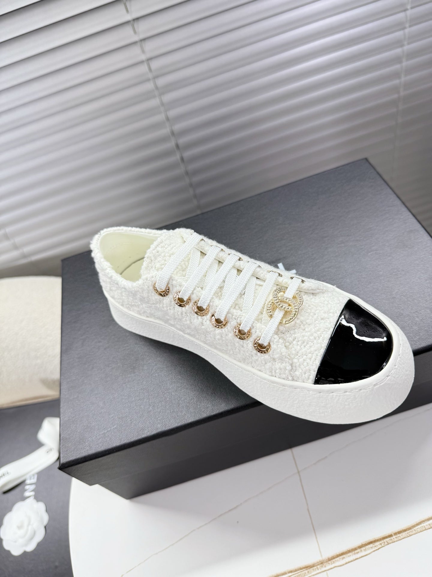 CHANEL 25S TRAINERS WHITE 35MM IN GLITTERED TWEED AND PATENT CALFSKIN