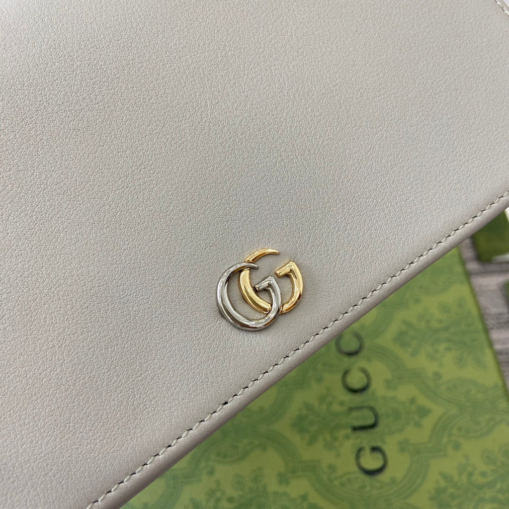 GUCCI MARMONT 20 MINI CHAIN BAG IN WHITE CALFSKIN