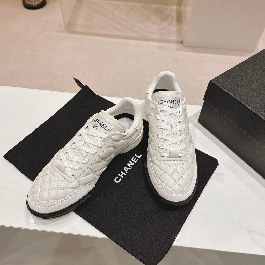 CHANEL SNEAKERS IN GLOSSY WHITE LAMBSKIN