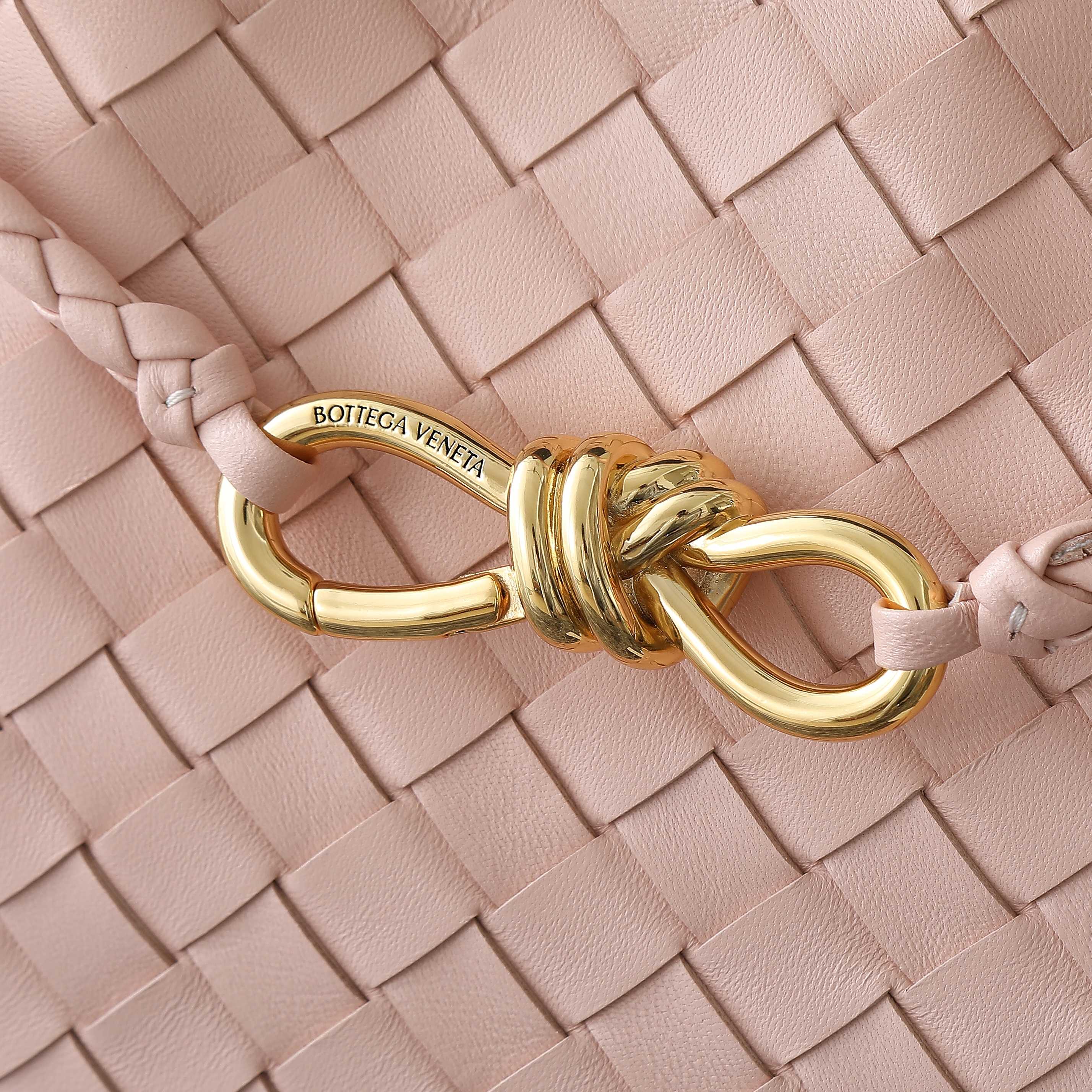 BOTTEGA VENETA MEDIUM ANDIAMO 32 IN LIGHT PINK LAMBSKIN