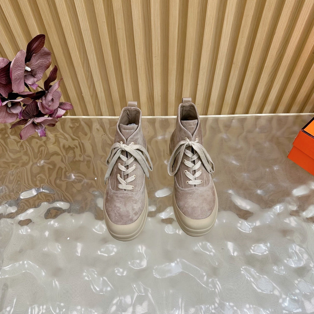 HERMES 25S KOOLER ANKLE BOOTS IN DUSTY BEIGE SUEDE