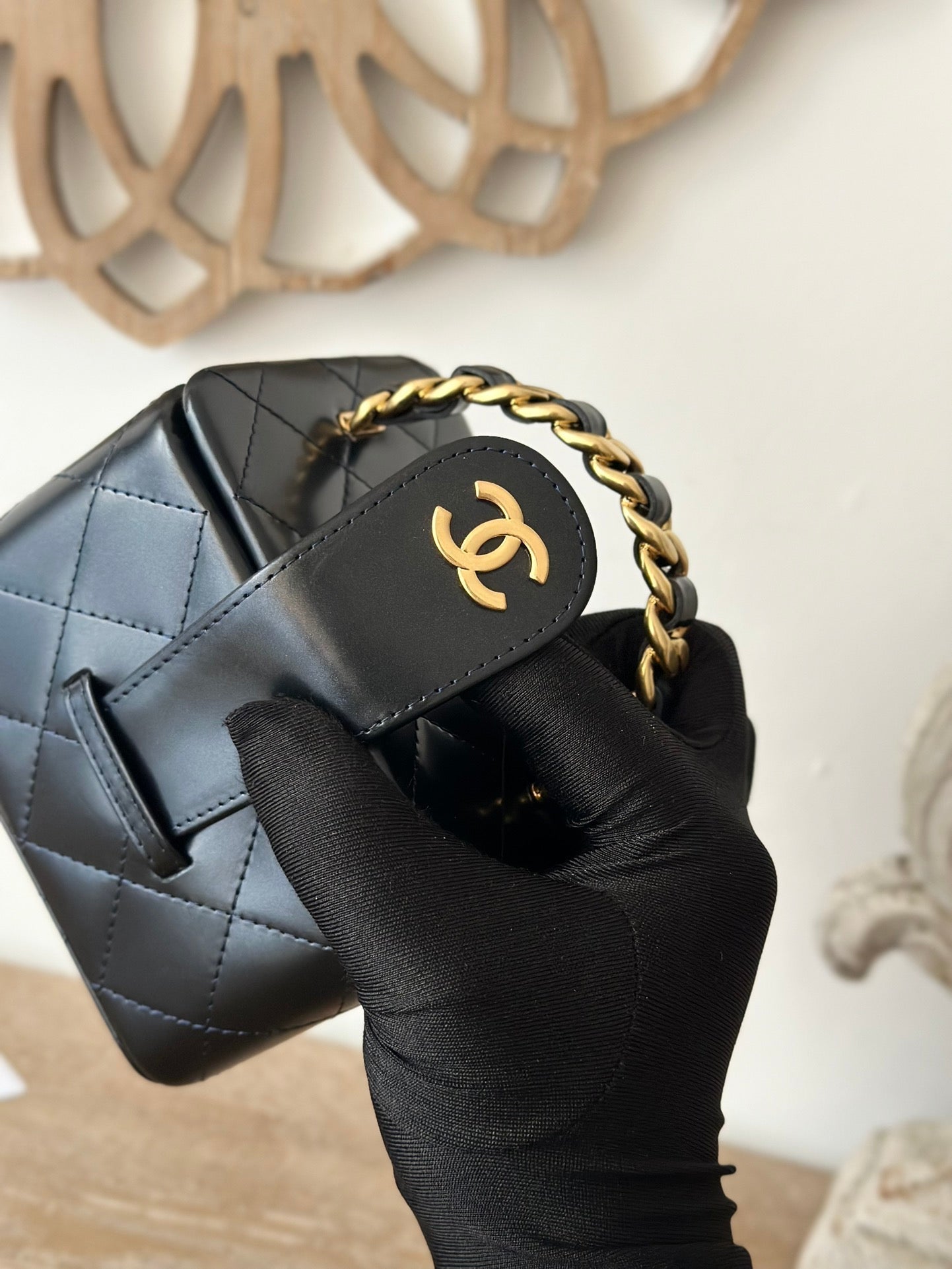 CHANEL MINI VINTAGE COSMETIC BAG 11 IN BLACK SHINY CALFSKIN GOLD HARDWARE