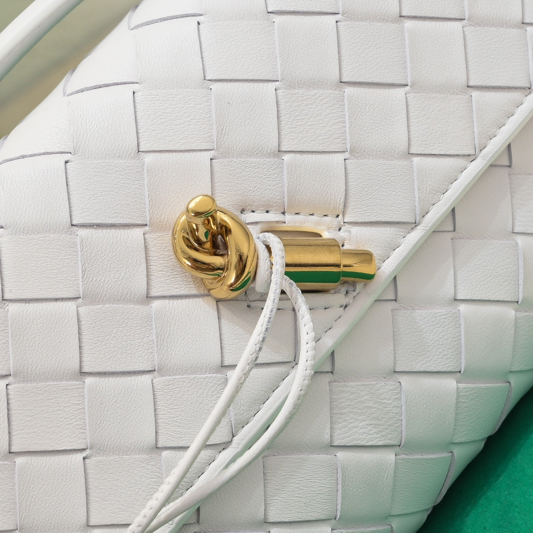 BOTTEGA VENETA Long Clutch Andiamo 31 White Leather Ghw