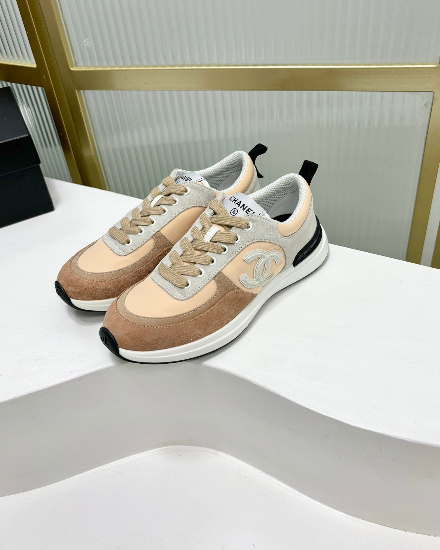 CHANEL SNEAKER IN CAMEL BROWN MIX BISQUE CREAM SUEDE