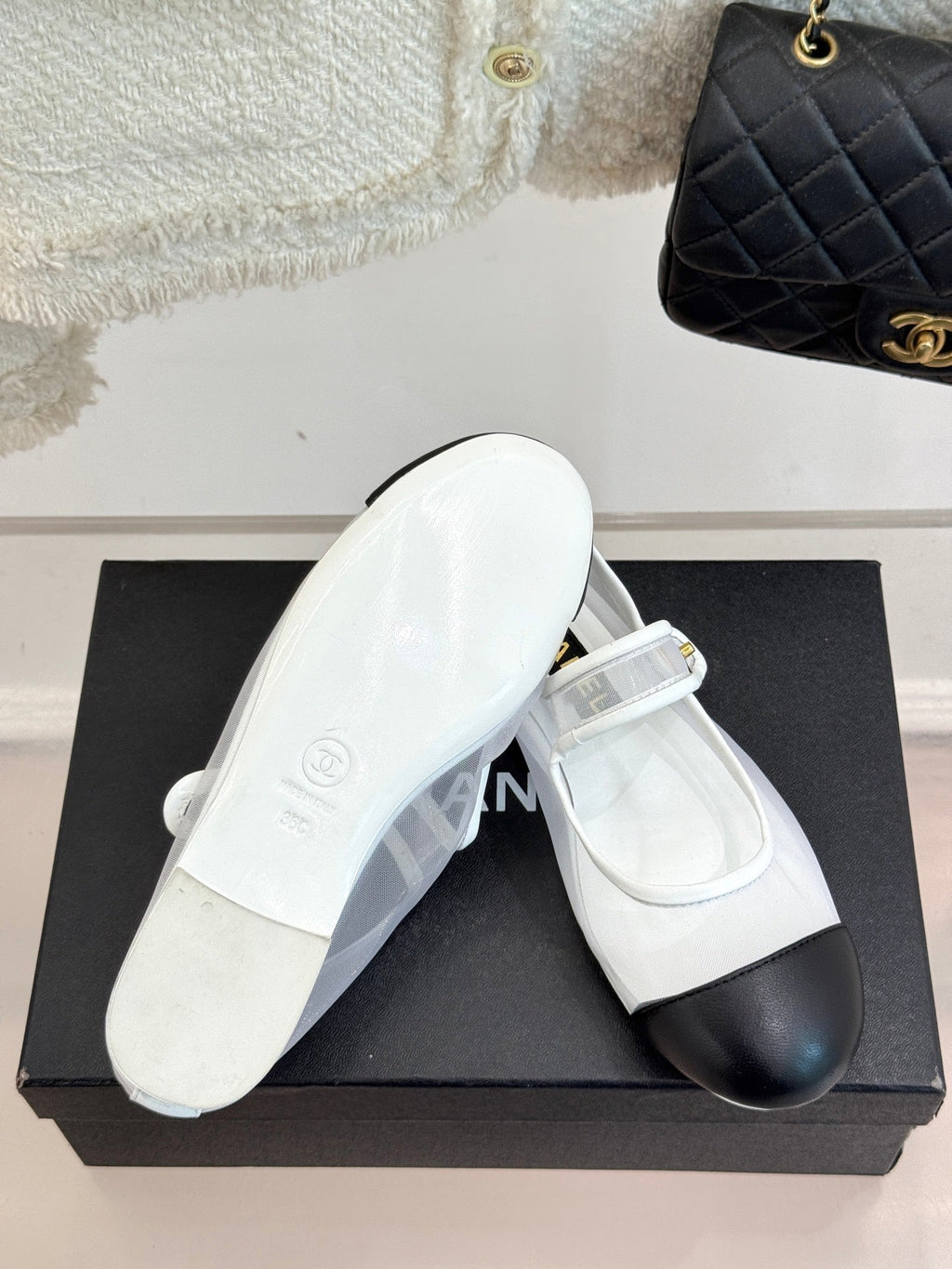 CHANEL FLAT SHOES IN WHITE MESH AND BLACK LAMBSKIN